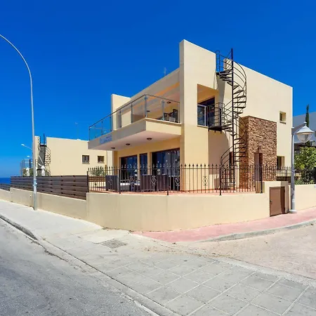 Athena Villa Protarász